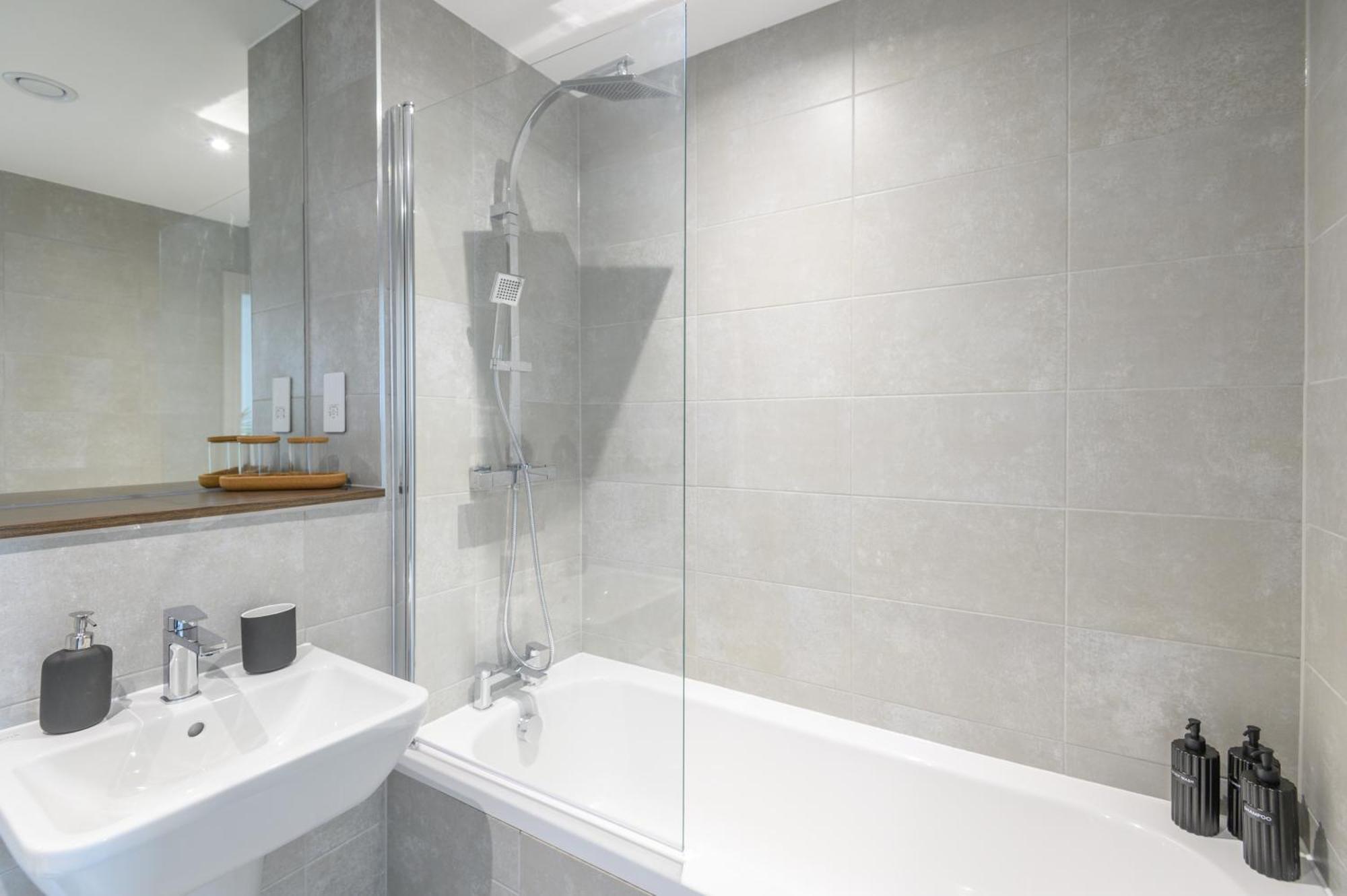 Superior 1 Bed Apartment By Leeds Train Staiton Ngoại thất bức ảnh